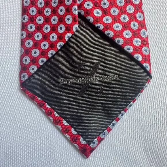 Ermenegildo Zegna Men’s 100% Silk Italian Tie Red Geometric Dot Classic Luxury - Picture 2 of 9
